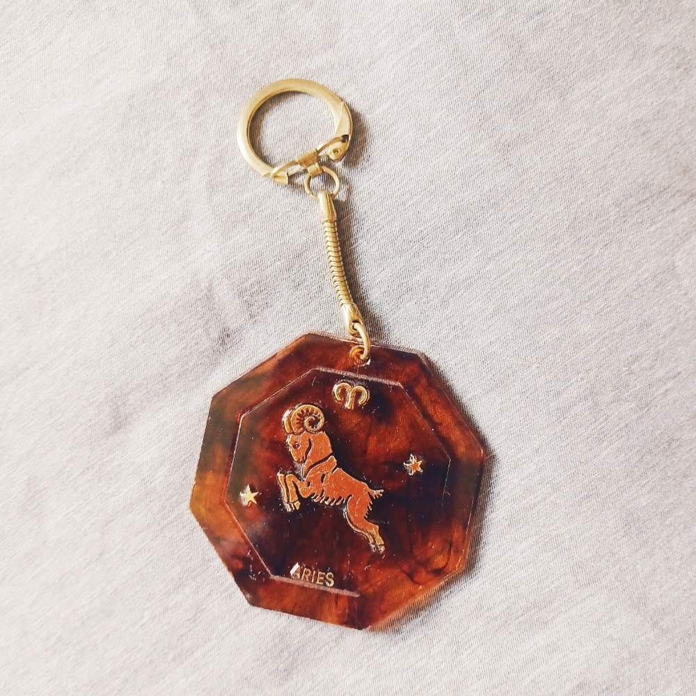 Vintage Retro Kitsch Zodiac Aries Horoscope Keychain Gold Tortoiseshell Clip